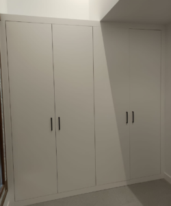 Armario puertas abatibles tirador negro